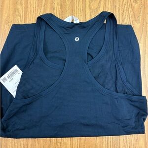 Lululemon Swiftly tank n Navy blue.
